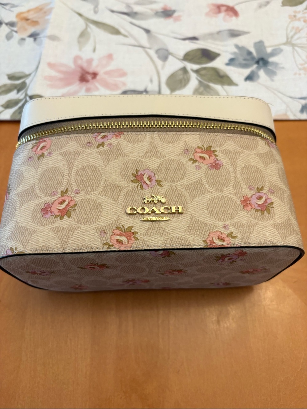Coach Outlet Cosmetic Case In Floral Signature Canvas - Picture 2 of 8